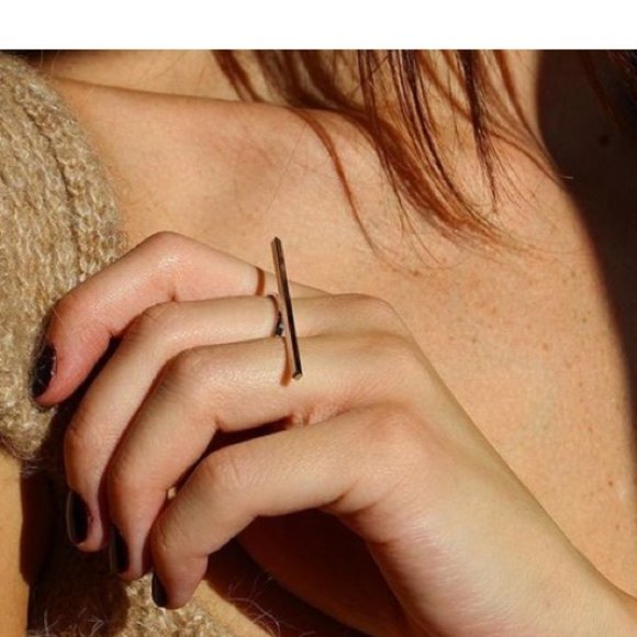 Minimalist Wire Ring Bar Ring - Picture 6 of 9